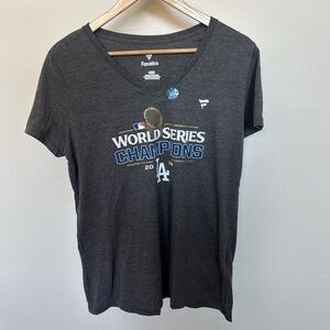 NWT Fanatics Black World Series Champions Tee